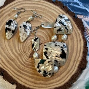 Elegant Black and White Shell Jewelry Set